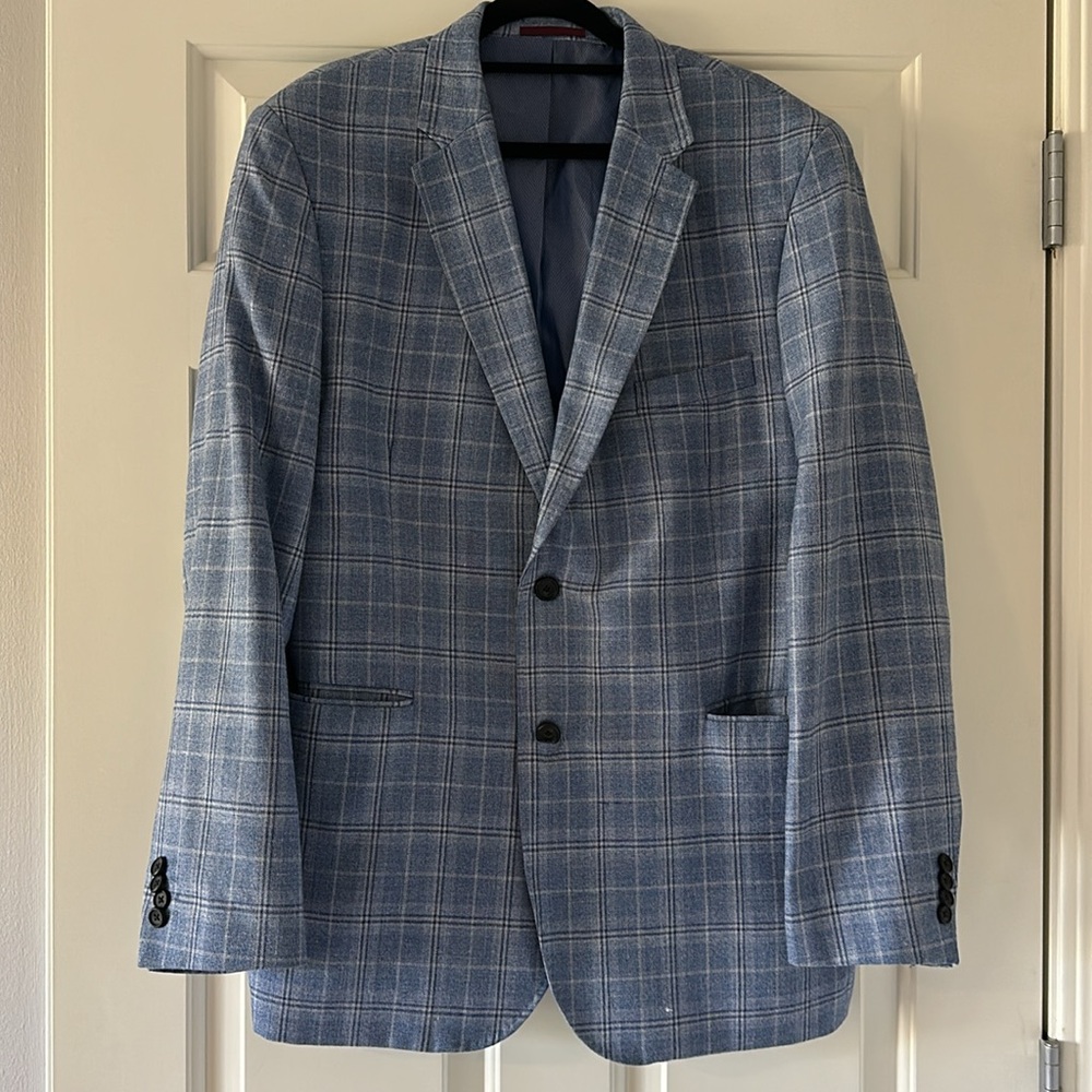 Sport coat. Blue check. Like new condition. Large (44R)